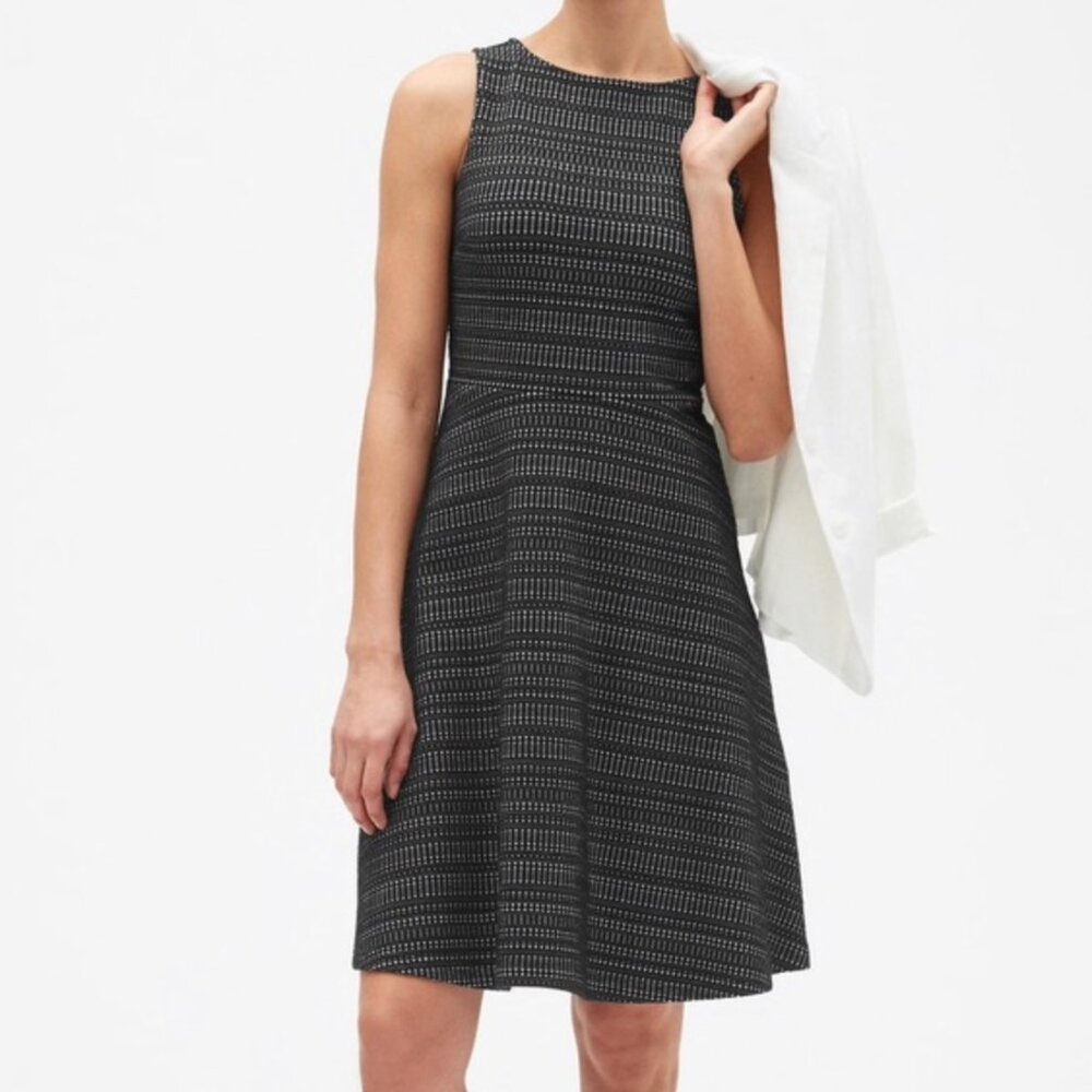 BANANA REPUBLIC Jacquard Fit & Flare Dress Black White Sleeveless Work PETITE 2P